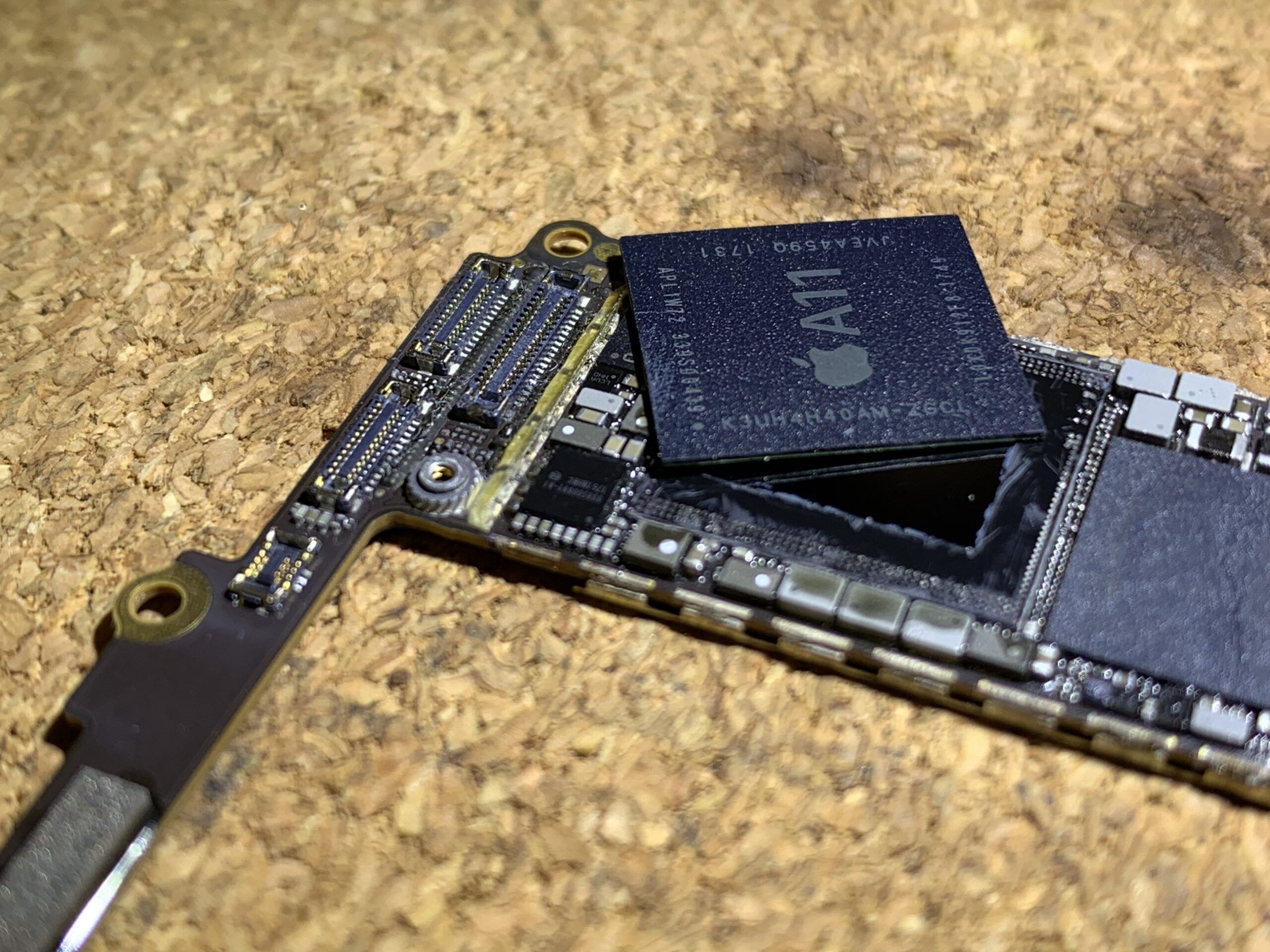 iPhone 8 +(plus) uszkodzony RAM