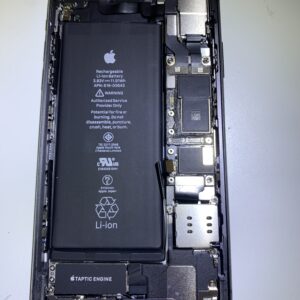 iPhone 11 - zdemontowany ekran