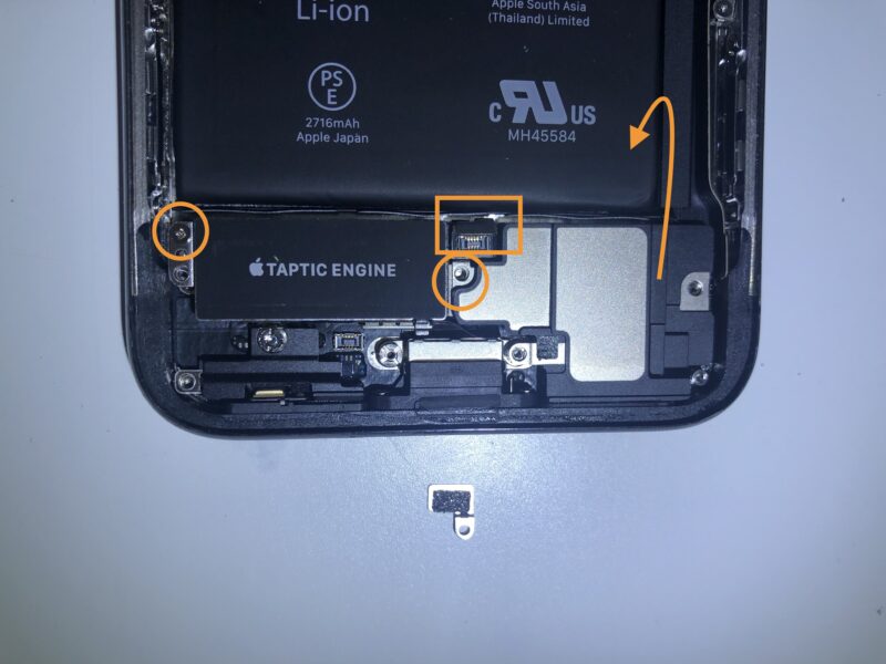 iPhone X wymiana baterii - wibrator i głośnik główny