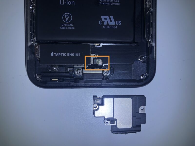 iPhone X wymiana baterii  - wibrator i głośnik główny