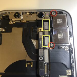 iphone X kamera główna i przednia - śruby i konektory