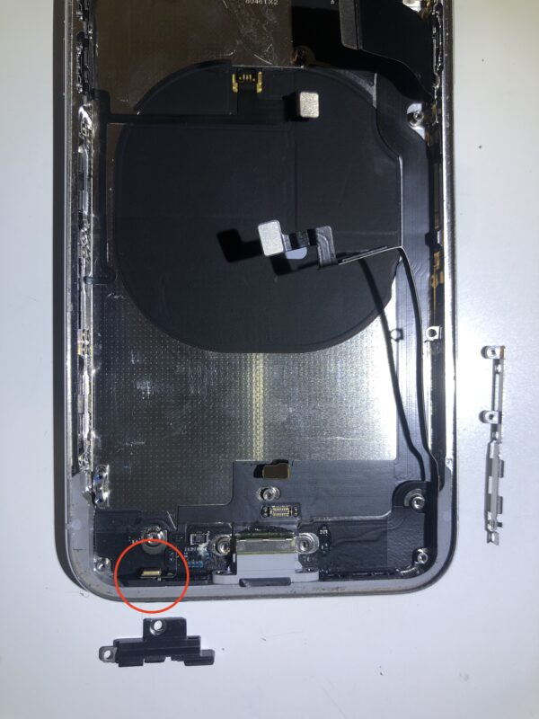 iPhone X port ładowania i anteny LAT