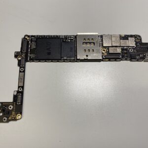 iPhone 7 remont poziom hard - płyta główna po przejściach w serwisach